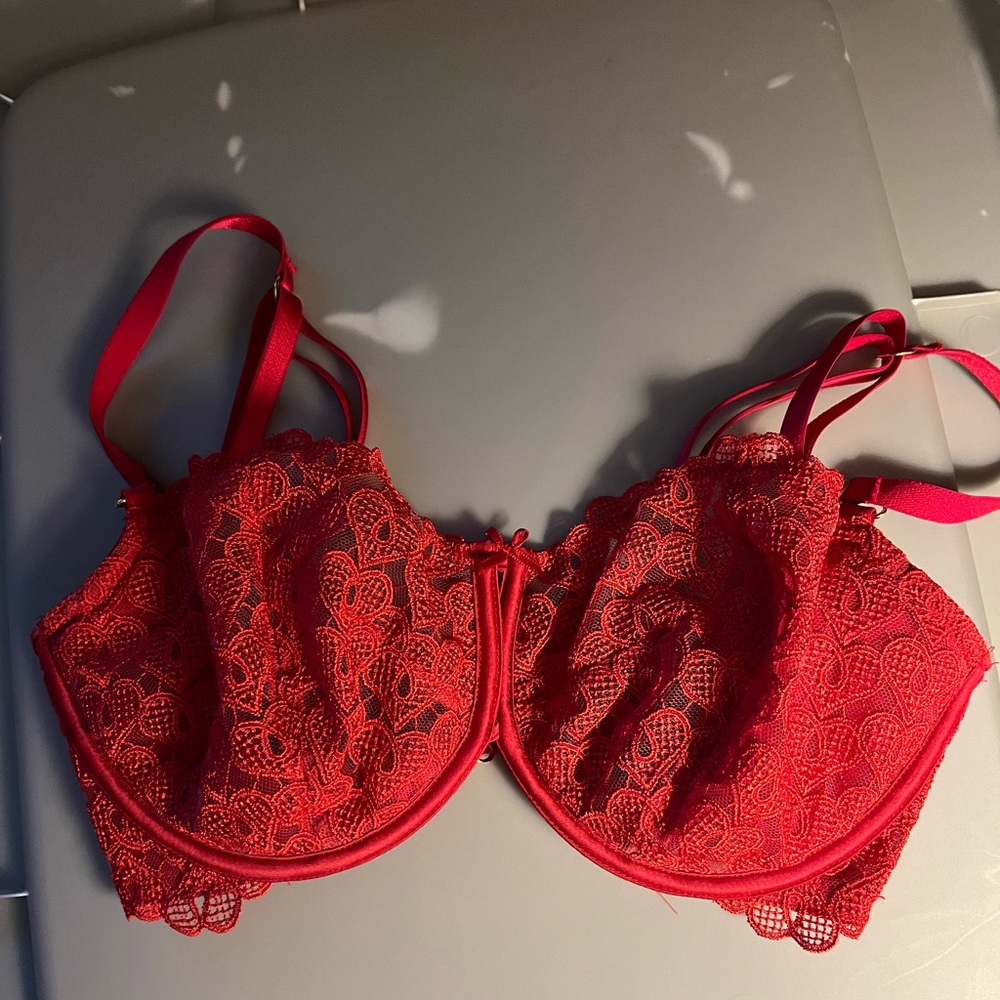 Victoria secret red bra with heart accessories 32ddd Valentine’s Day!